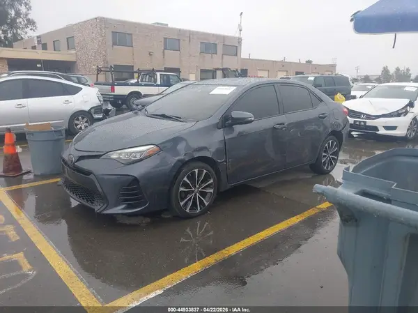 5YFBURHE9HP710243 2017 TOYOTA COROLLA - Image 2
