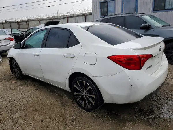 5YFBURHE9HP711831 2017 TOYOTA COROLLA - Image 2