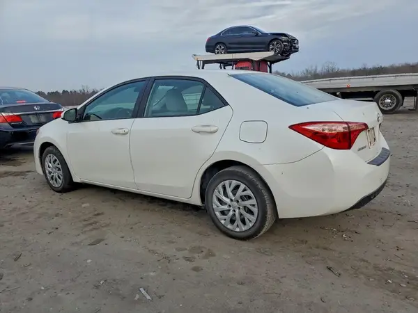5YFBURHE9HP714602 2017 TOYOTA COROLLA - Image 2