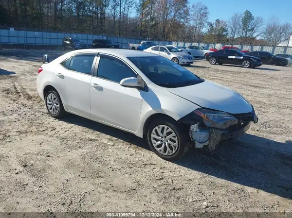 5YFBURHE9HP715944 2017 TOYOTA COROLLA - Image 1