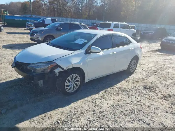 5YFBURHE9HP715944 2017 TOYOTA COROLLA - Image 2