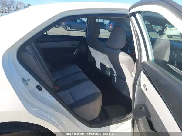 5YFBURHE9HP715944 2017 TOYOTA COROLLA - Image 8