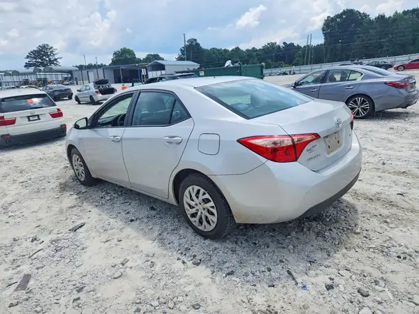 5YFBURHE9HP718598 2017 TOYOTA COROLLA - Image 2