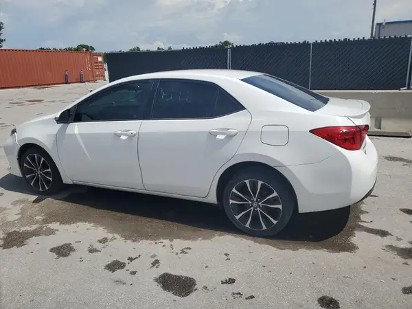 5YFBURHE9HP728421 2017 TOYOTA COROLLA - Image 2