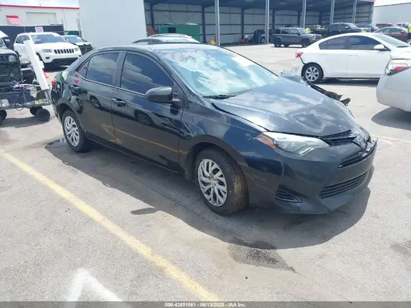 5YFBURHE9HP729066 2017 TOYOTA COROLLA - Image 1