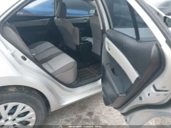 5YFBURHE9HP734543 2017 TOYOTA COROLLA - Image 8