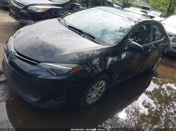 5YFBURHE9HP735370 2017 TOYOTA COROLLA - Image 2