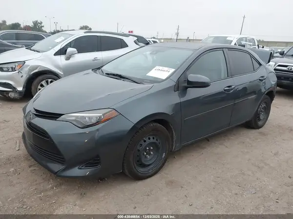 5YFBURHE9HP735725 2017 TOYOTA COROLLA - Image 2