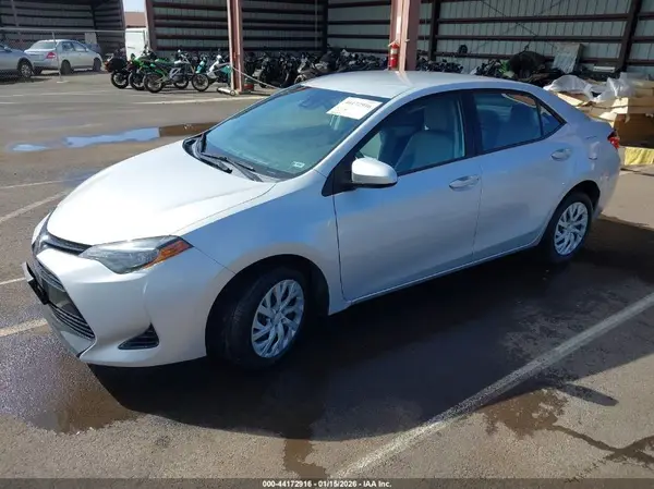 5YFBURHE9HP737863 2017 TOYOTA COROLLA - Image 2
