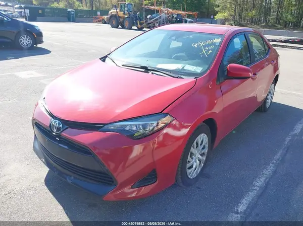 5YFBURHE9JP739327 2018 TOYOTA COROLLA - Image 2