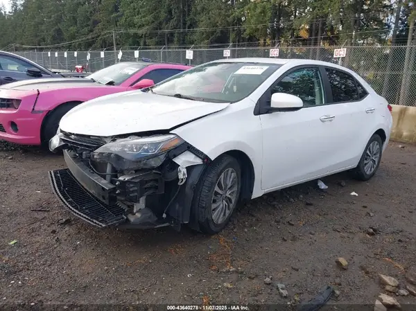 5YFBURHE9JP741658 2018 TOYOTA COROLLA - Image 2