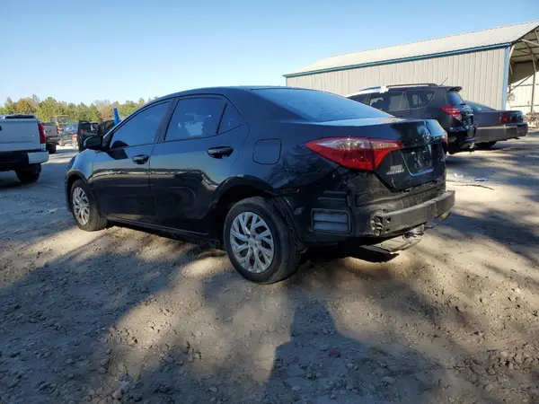 5YFBURHE9JP744351 2018 TOYOTA COROLLA - Image 2