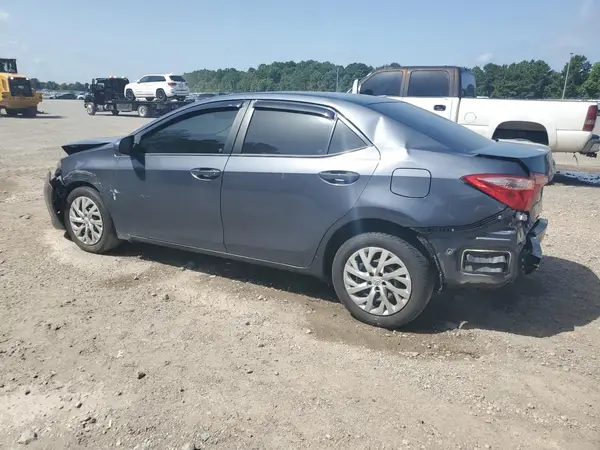 5YFBURHE9JP744818 2018 TOYOTA COROLLA - Image 2