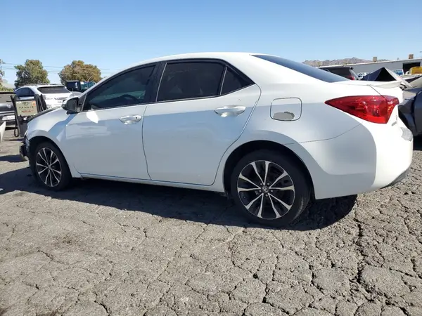 5YFBURHE9JP745323 2018 TOYOTA COROLLA - Image 2