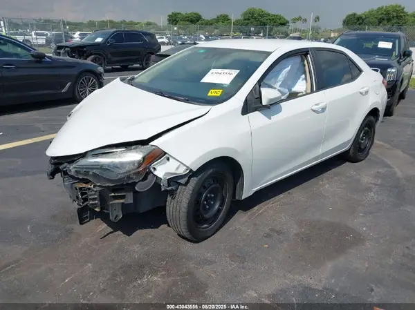 5YFBURHE9JP748464 2018 TOYOTA COROLLA - Image 2