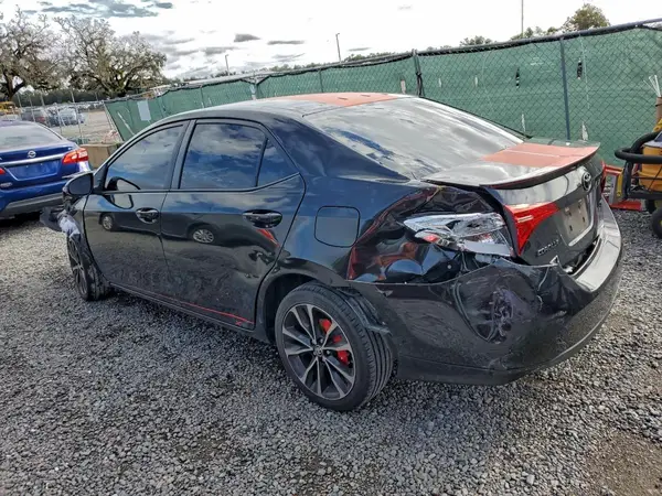 5YFBURHE9JP748481 2018 TOYOTA COROLLA - Image 2