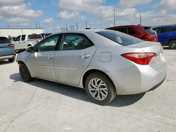 5YFBURHE9JP754314 2018 TOYOTA COROLLA - Image 2