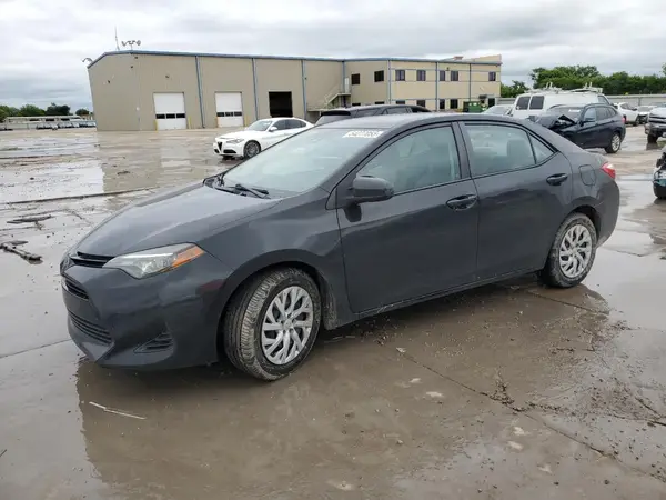 5YFBURHE9JP755091 2018 TOYOTA COROLLA - Image 1