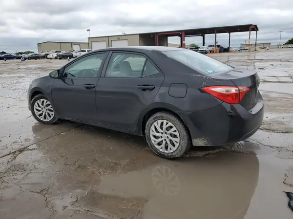 5YFBURHE9JP755091 2018 TOYOTA COROLLA - Image 2