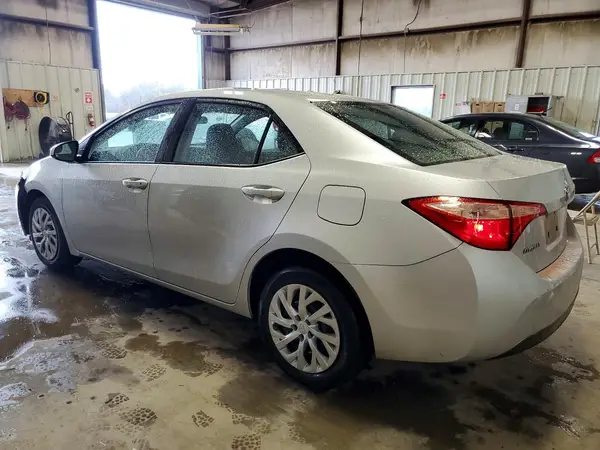 5YFBURHE9JP756791 2018 TOYOTA COROLLA - Image 2