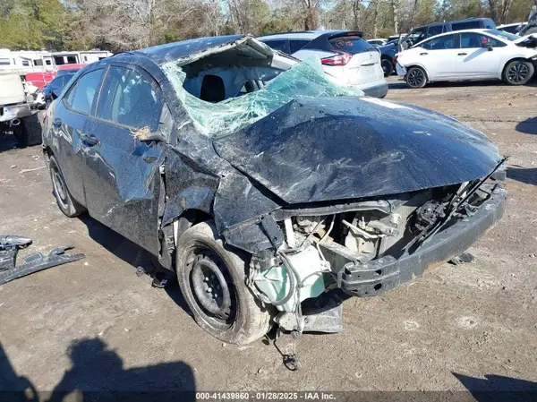 5YFBURHE9JP760985 2018 TOYOTA COROLLA - Image 1