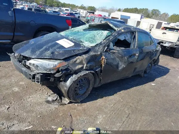 5YFBURHE9JP760985 2018 TOYOTA COROLLA - Image 2