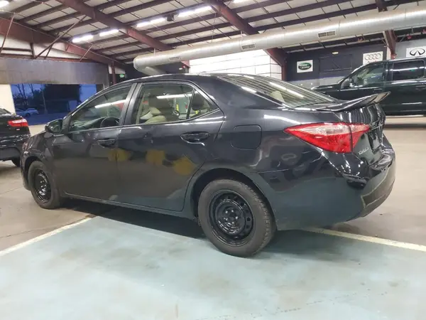 5YFBURHE9JP762624 2018 TOYOTA COROLLA - Image 2