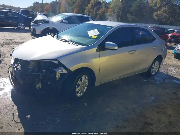 5YFBURHE9JP763465 2018 TOYOTA COROLLA - Image 2