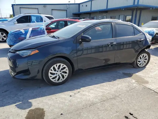 5YFBURHE9JP764499 2018 TOYOTA COROLLA - Image 1