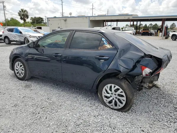 5YFBURHE9JP764499 2018 TOYOTA COROLLA - Image 2