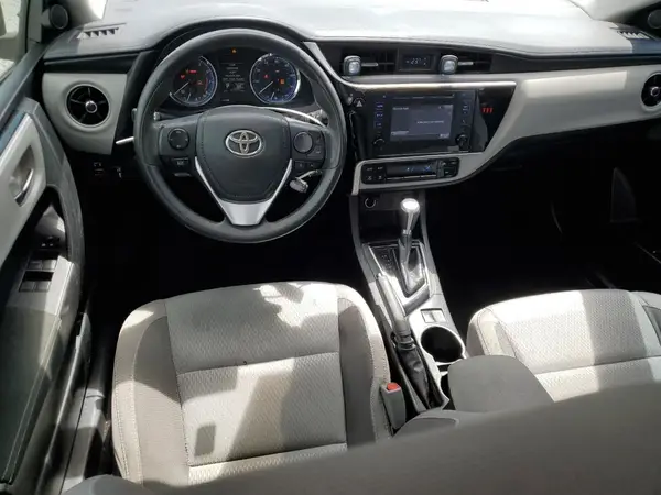 5YFBURHE9JP764499 2018 TOYOTA COROLLA - Image 8
