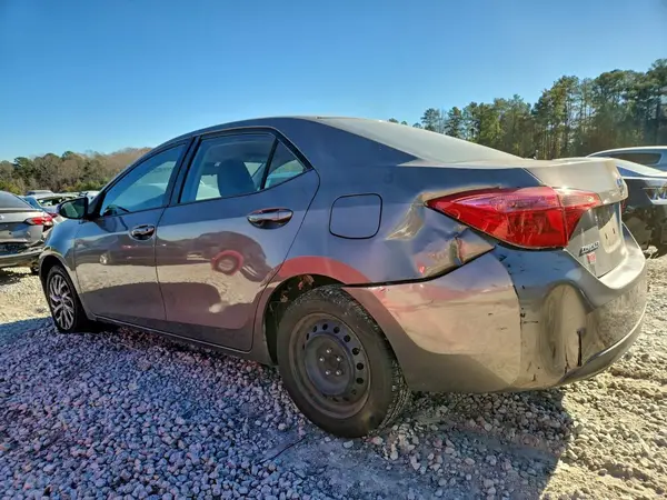 5YFBURHE9JP766611 2018 TOYOTA COROLLA - Image 2
