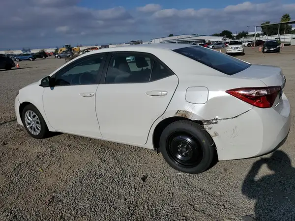 5YFBURHE9JP766687 2018 TOYOTA COROLLA - Image 2