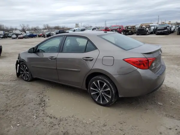 5YFBURHE9JP767533 2018 TOYOTA COROLLA - Image 2