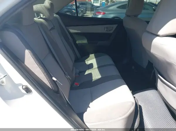 5YFBURHE9JP768195 2018 TOYOTA COROLLA - Image 8