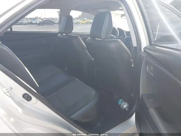 5YFBURHE9JP768276 2018 TOYOTA COROLLA - Image 8
