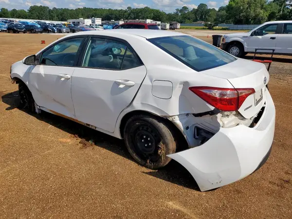 5YFBURHE9JP768455 2018 TOYOTA COROLLA - Image 2