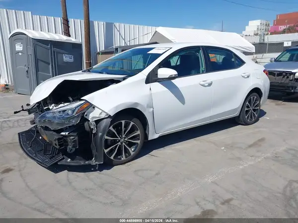 5YFBURHE9JP769069 2018 TOYOTA COROLLA - Image 2