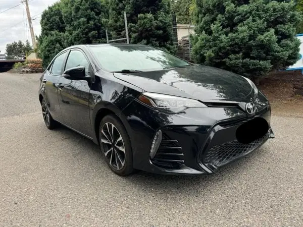 5YFBURHE9JP771050 2018 TOYOTA COROLLA - Image 1