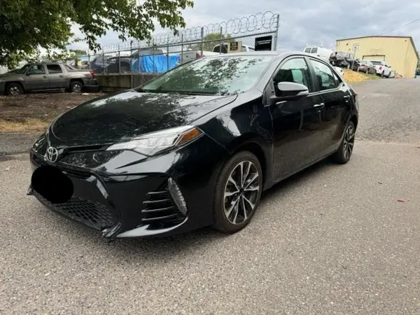 5YFBURHE9JP771050 2018 TOYOTA COROLLA - Image 2