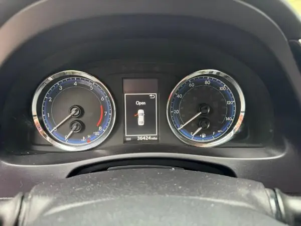 5YFBURHE9JP771050 2018 TOYOTA COROLLA - Image 8