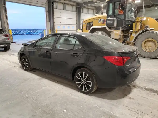 5YFBURHE9JP771971 2018 TOYOTA COROLLA - Image 2