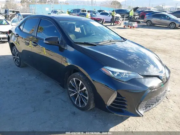 5YFBURHE9JP773901 2018 TOYOTA COROLLA - Image 1