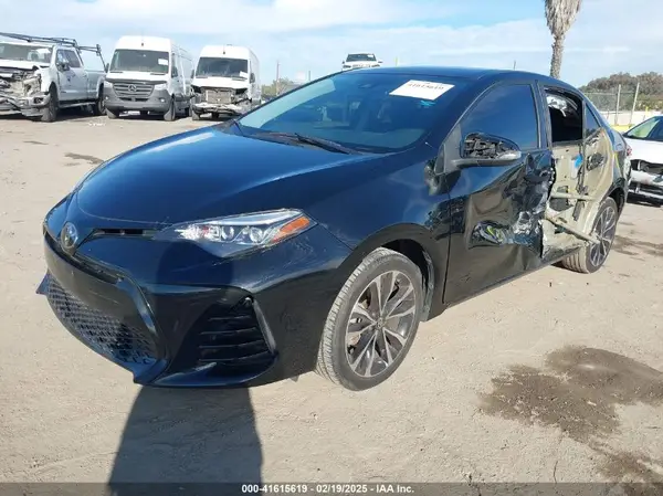5YFBURHE9JP773901 2018 TOYOTA COROLLA - Image 2