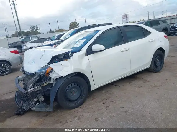 5YFBURHE9JP773980 2018 TOYOTA COROLLA - Image 2