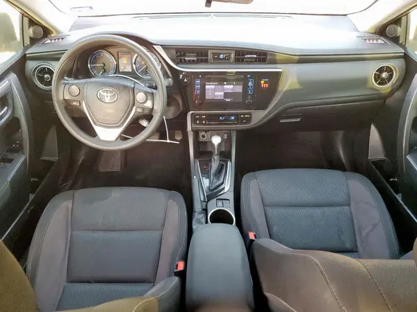 5YFBURHE9JP775695 2018 TOYOTA COROLLA - Image 8