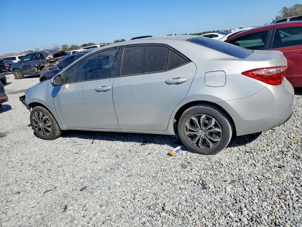 5YFBURHE9JP776068 2018 TOYOTA COROLLA - Image 2