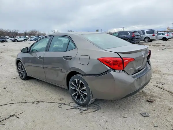5YFBURHE9JP777043 2018 TOYOTA COROLLA - Image 2