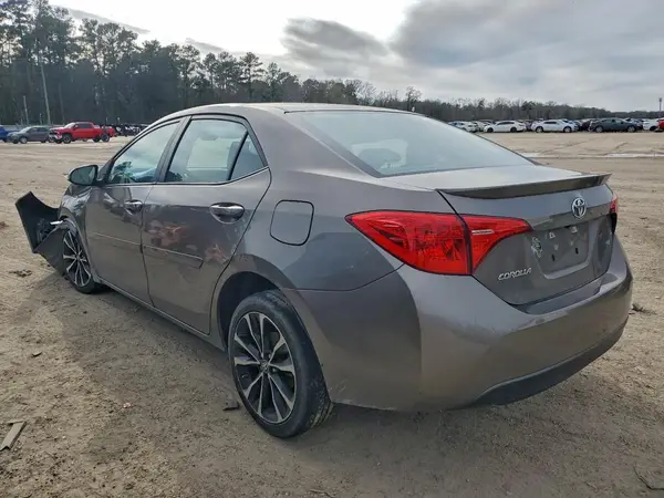 5YFBURHE9JP778631 2018 TOYOTA COROLLA - Image 2