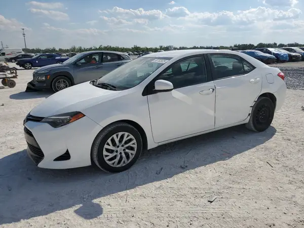 5YFBURHE9JP778757 2018 TOYOTA COROLLA - Image 1